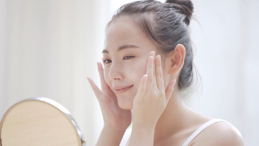 Young Asian women doing skincare. Bird's nest is great for skincare and beauty.